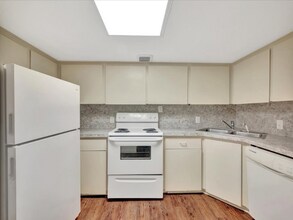 208 E Starr Ave in Nacogdoches, TX - Building Photo - Building Photo