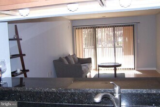 1029 N Stuart St in Arlington, VA - Foto de edificio - Building Photo