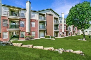 Saratoga in Lewisville, TX - Building Photo