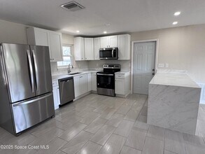 1587 Salazar St SE in Palm Bay, FL - Building Photo - Building Photo