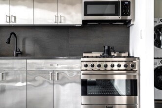 37-40-40 27th St in Queens, NY - Building Photo - Building Photo