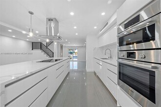 3807 NE 166th St in North Miami Beach, FL - Building Photo - Building Photo