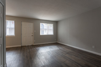 Shadow Tree in Aurora, CO - Building Photo - Interior Photo