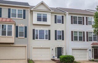 43784 Brookline Terrace in Ashburn, VA - Building Photo