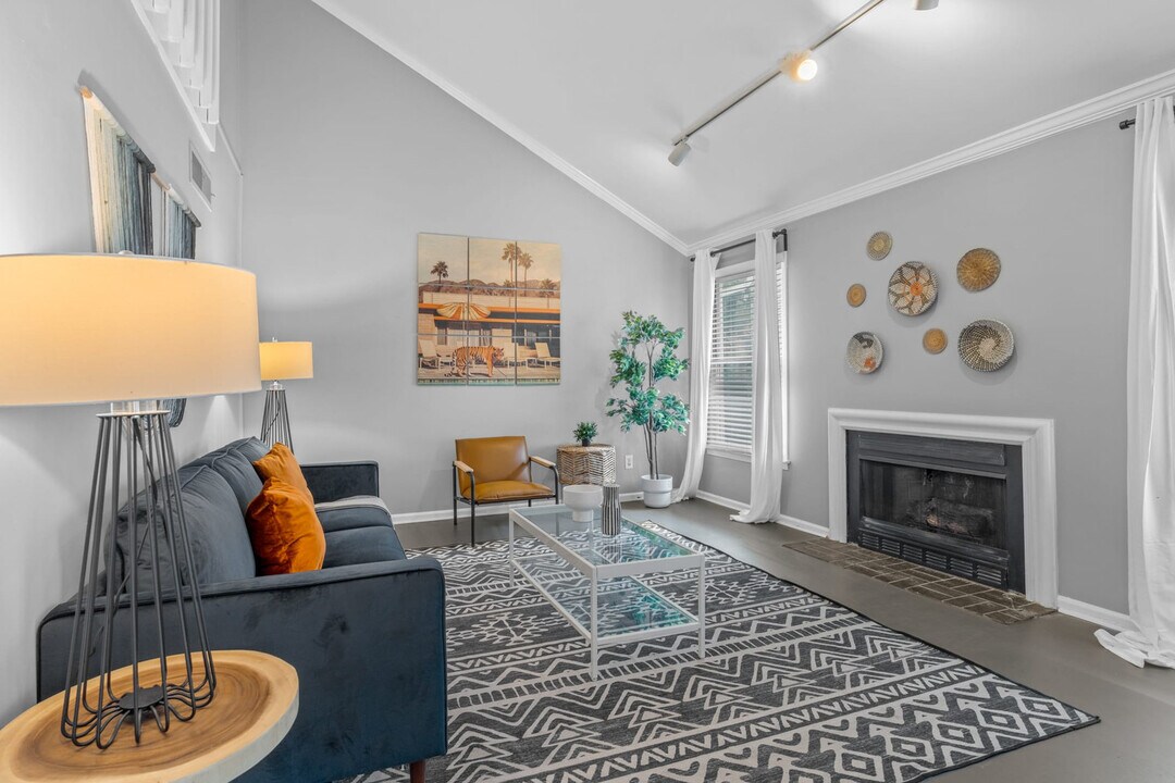 887 Juniper St NE in Atlanta, GA - Building Photo