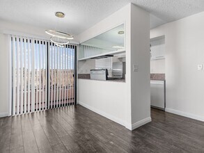 1168 E 10th St in Long Beach, CA - Building Photo - Building Photo