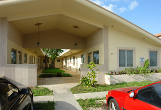 1270 NE 139th St in North Miami, FL - Building Photo - Building Photo