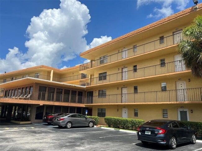 9273 SW 8th St, Unit 419 in Boca Raton, FL - Building Photo - Building Photo