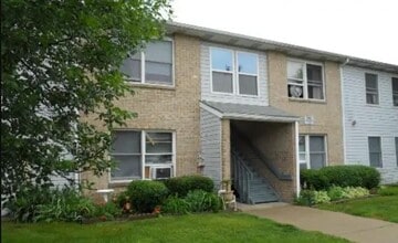 204 Brubaker Dr in New Carlisle, OH - Building Photo - Building Photo