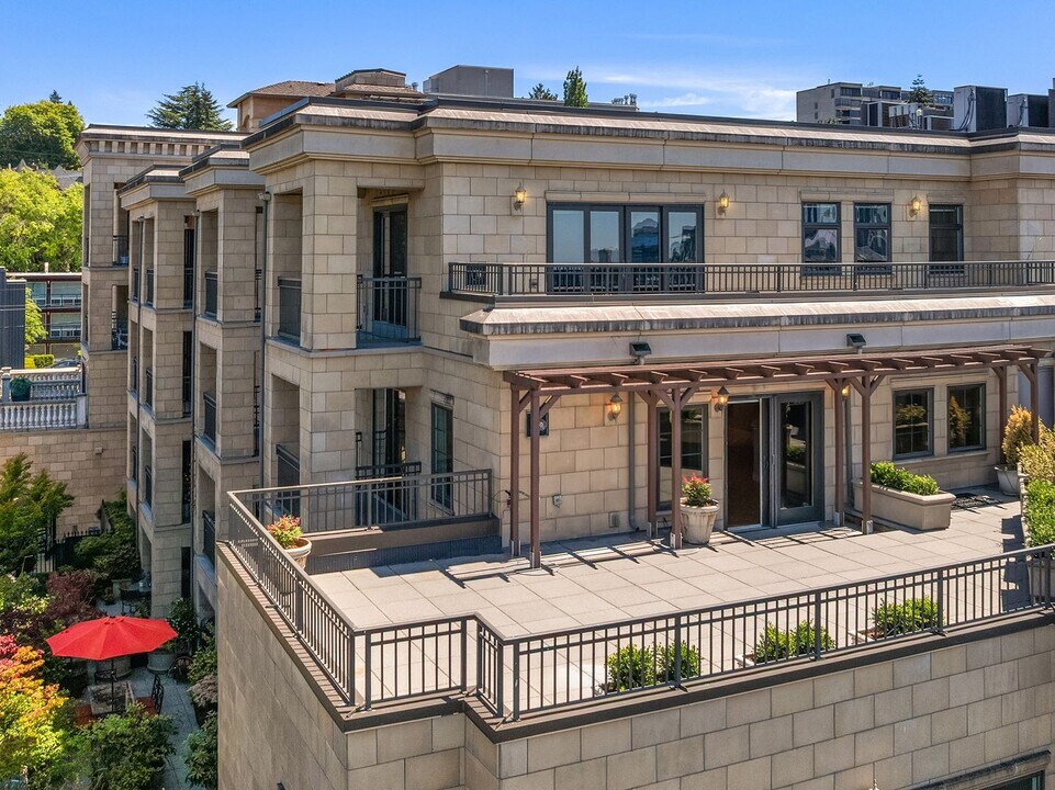 745 Bellevue Ave E in Seattle, WA - Building Photo