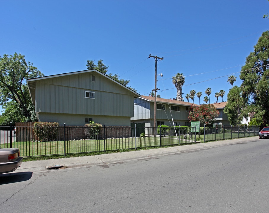 Rio Terrace Apartments in Sacramento, CA - Building Photo