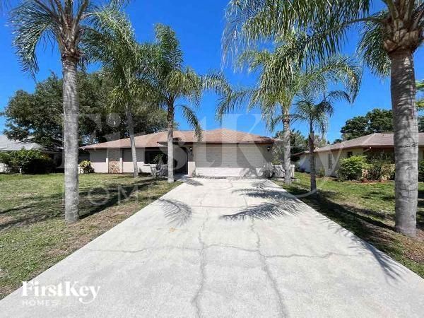 522 Beal St NW in Port Charlotte, FL - Building Photo