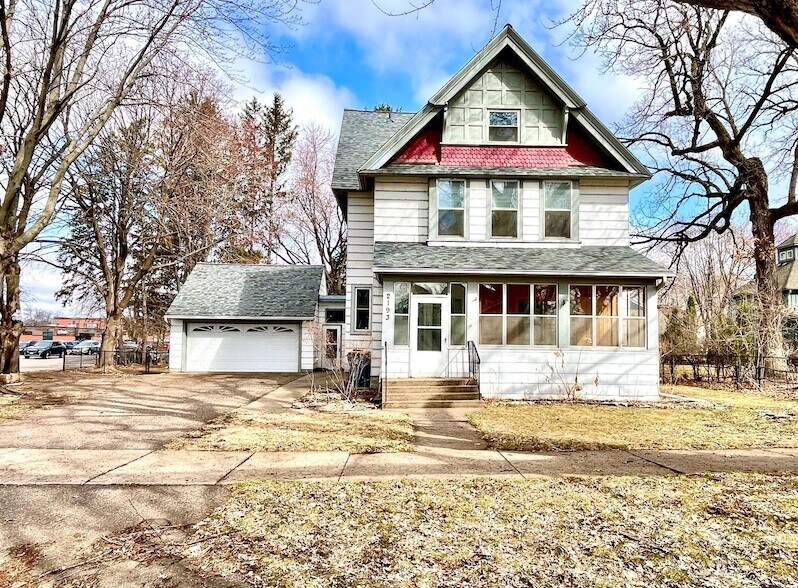 2193 1st St in White Bear Lake, MN - Foto de edificio