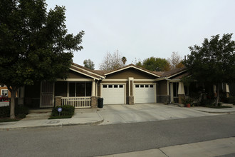 Raincross Cottages in Riverside, CA - Building Photo - Building Photo