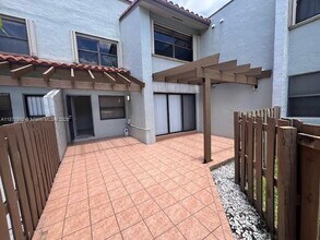 10303 NW 9th St Cir in Miami, FL - Building Photo - Building Photo