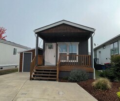 515 SE Sheridan Rd in Sheridan, OR - Building Photo