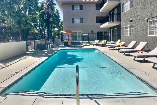 4140 Warner Blvd in Burbank, CA - Building Photo - Building Photo