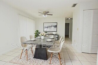 4745 Dimbath Dr in Lakeland, FL - Building Photo - Building Photo