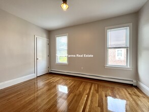 102 Buttonwood St, Unit 3 in Boston, MA - Building Photo - Building Photo