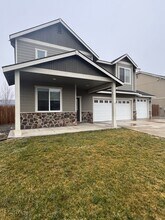 2003 W Sunnyview Ln in Ellensburg, WA - Foto de edificio - Building Photo