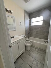 2760 SW 2nd St in Fort Lauderdale, FL - Foto de edificio - Building Photo
