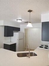 4208 Duval Rd in Austin, TX - Foto de edificio - Building Photo