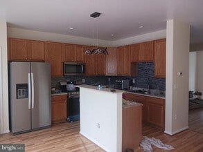 205 Hillside Ct in Stafford, VA - Building Photo - Building Photo