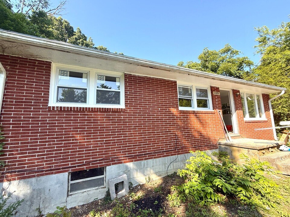 129 Tee St in Blacksburg, VA - Building Photo