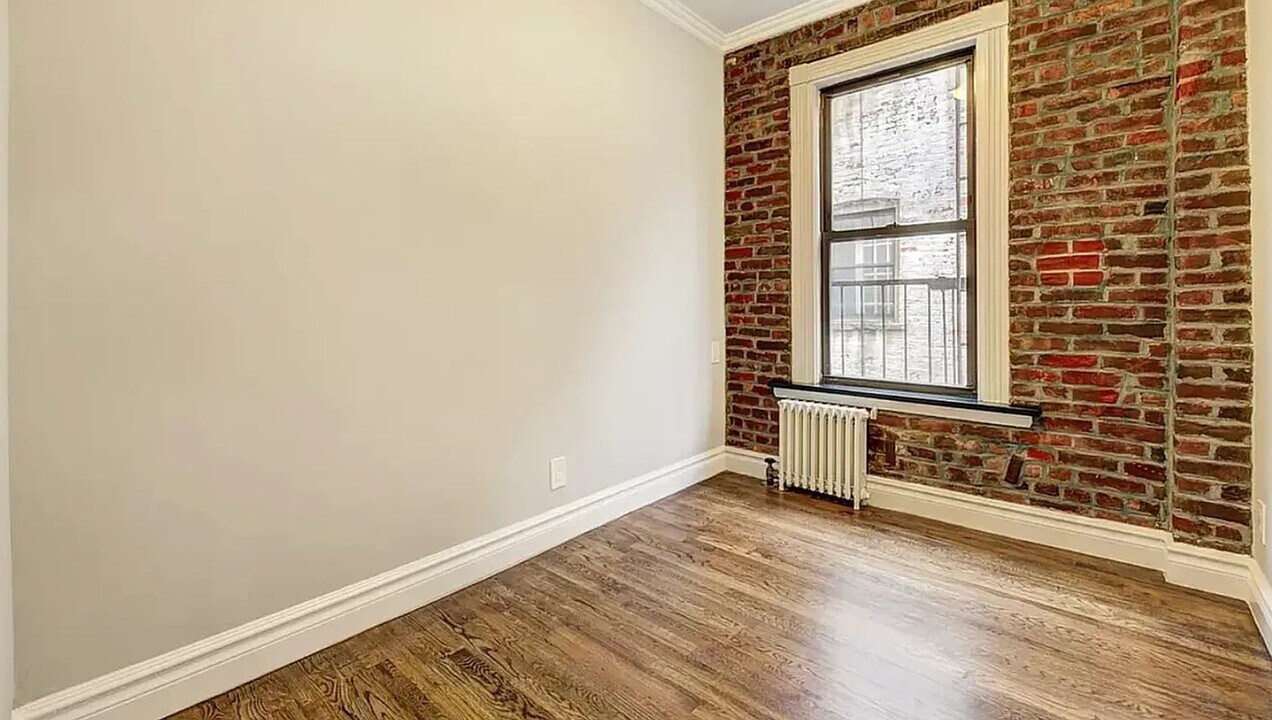 410 E 13th St in New York, NY - Building Photo