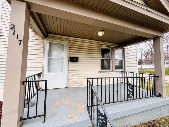 2117 Clinton St in Toledo, OH - Building Photo - Building Photo