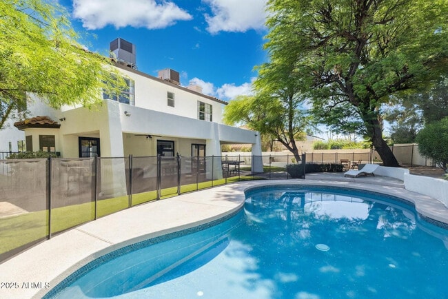 5556 E Sandra Terrace in Scottsdale, AZ - Building Photo - Building Photo