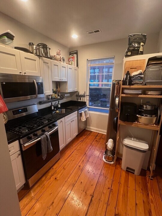 663 E Broadway in Boston, MA - Building Photo