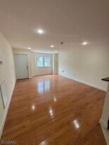 231 Rhode Island Ave in East Orange, NJ - Building Photo