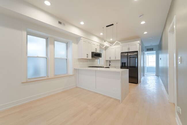 4148 W Wellington Ave in Chicago, IL - Foto de edificio - Building Photo