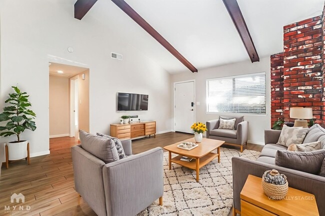 property at 2336 Villanova Cir