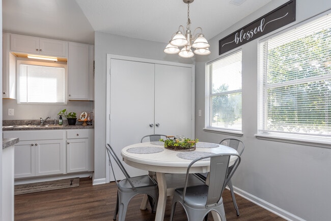 Mallard Cove Apartments in Sanford, NC - Foto de edificio - Interior Photo