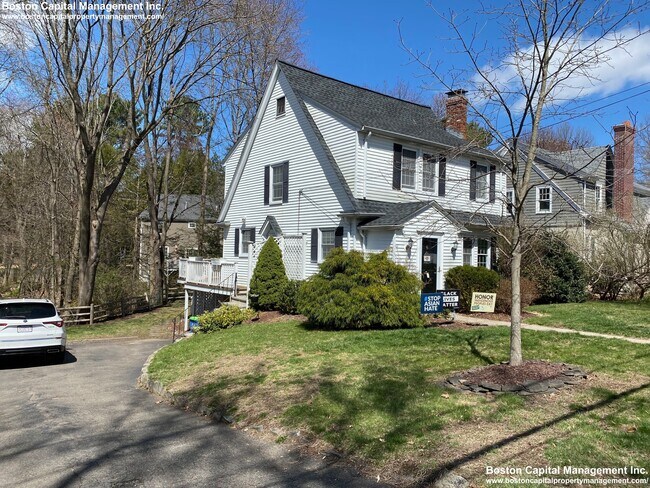 22 Cleveland Rd, Unit 1 in Wellesley, MA - Building Photo - Building Photo