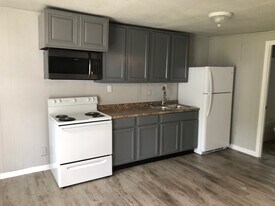 735 6th St NE, Unit 1 or2 in Cleveland, TN - Building Photo