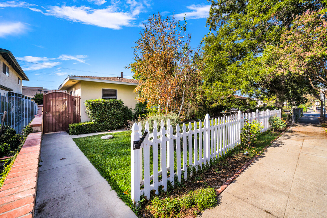 244 W Walnut Ave in Monrovia, CA - Building Photo