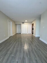 8251 NW 8th St in Miami, FL - Building Photo - Building Photo