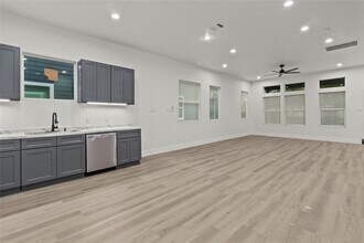 8129 Hoffman St in Houston, TX - Building Photo - Building Photo