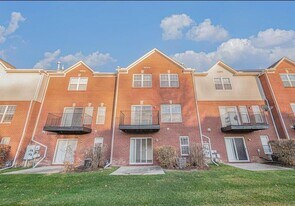 526 Cherry Orchard Rd in Canton Township, MI - Building Photo
