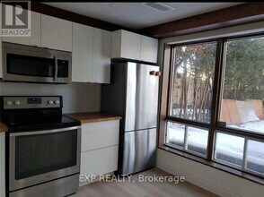 126 Simonston Blvd in Markham, ON - Building Photo - Building Photo