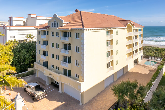 CLARIDGE OCEANFRONT in Indialantic, FL - Foto de edificio - Building Photo