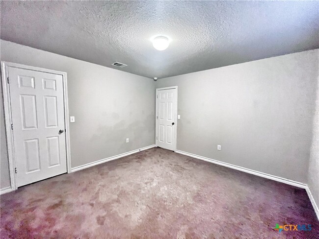 property at 3949 Legend Wds