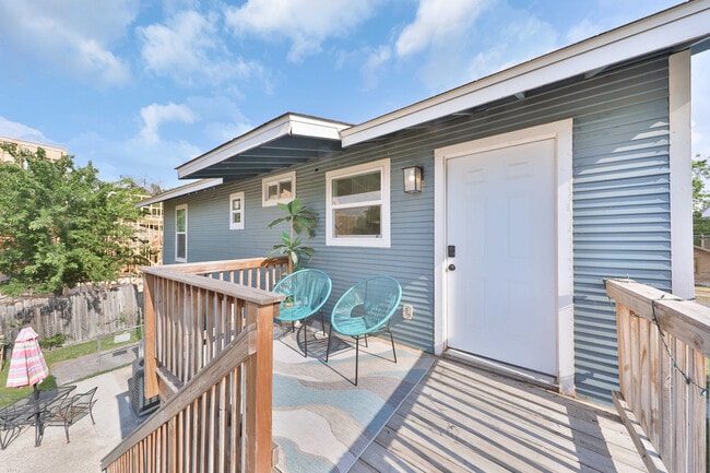 property at 315 W Norwood Ct