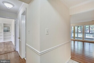 5707 Brewer House Cir-Unit -102 in Rockville, MD - Building Photo - Building Photo