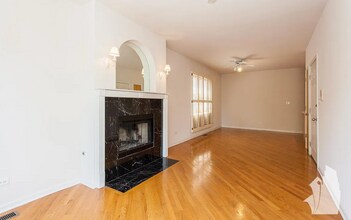 850 N Wood St, Unit 2B in Chicago, IL - Building Photo - Building Photo