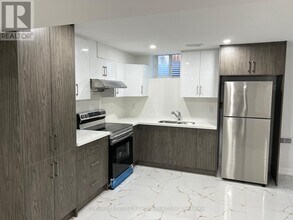 19 Antorisa Ave in Vaughan, ON - Building Photo - Building Photo