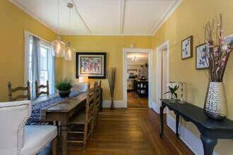 47 Court St, Unit Front in Saratoga Springs, NY - Building Photo - Building Photo